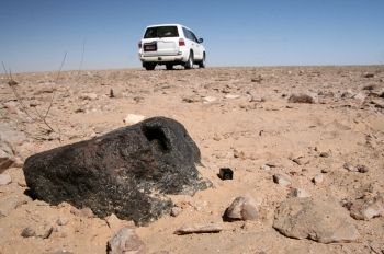 4.247kg - JaH 804 meteorite In-situ  